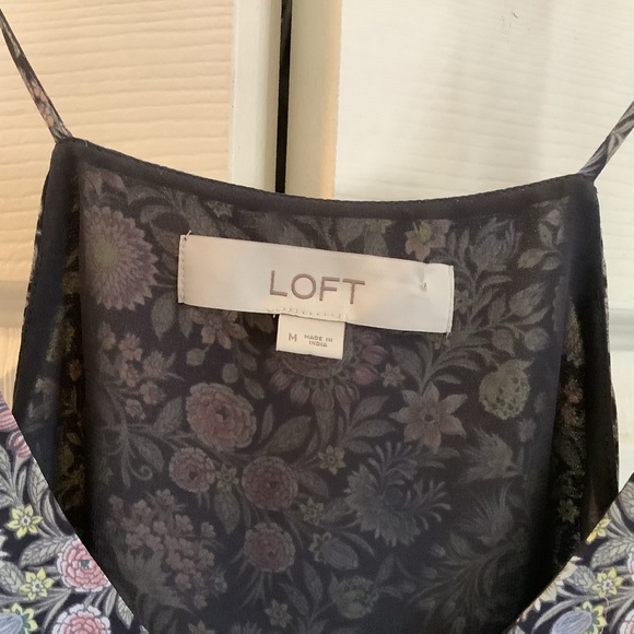 Loft Flowy Gray Dark Floral Spaghetti Strap Top. Size M. - Picture 4 of 8